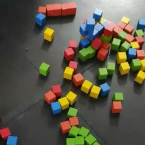Mottok 50stk Fargerike Tre Kubikkbyggeklosser fra kunde J***e.