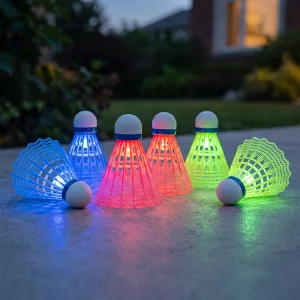 Sett med 6 fargerike LED-belyste badmintonballer i nylon